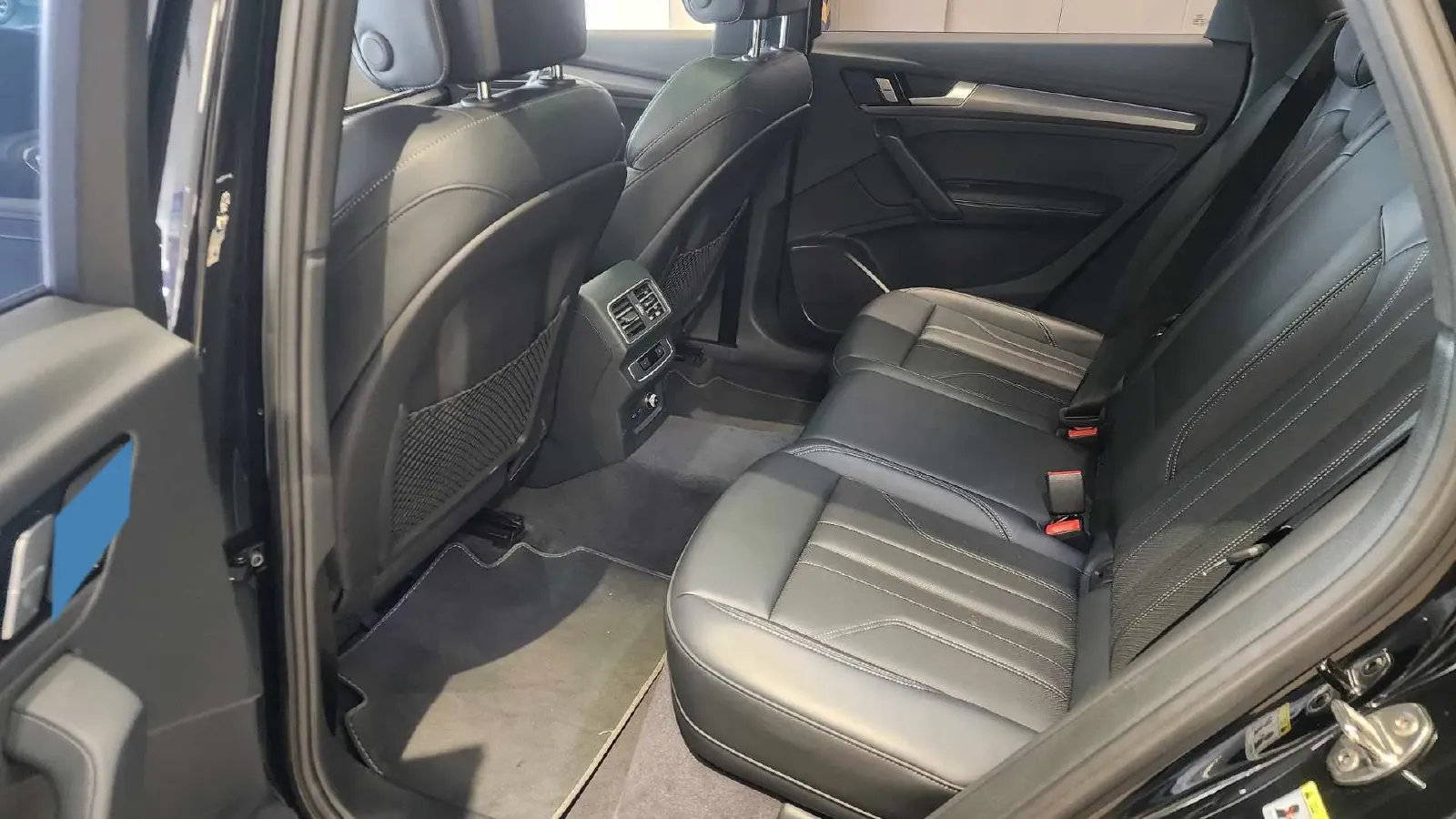 2024 Audi Q5L 2.0T 245HP L4 7DCT,autocango,china used car exporter,china ev exporter,chinese used car exporter,chinese used ev exporter