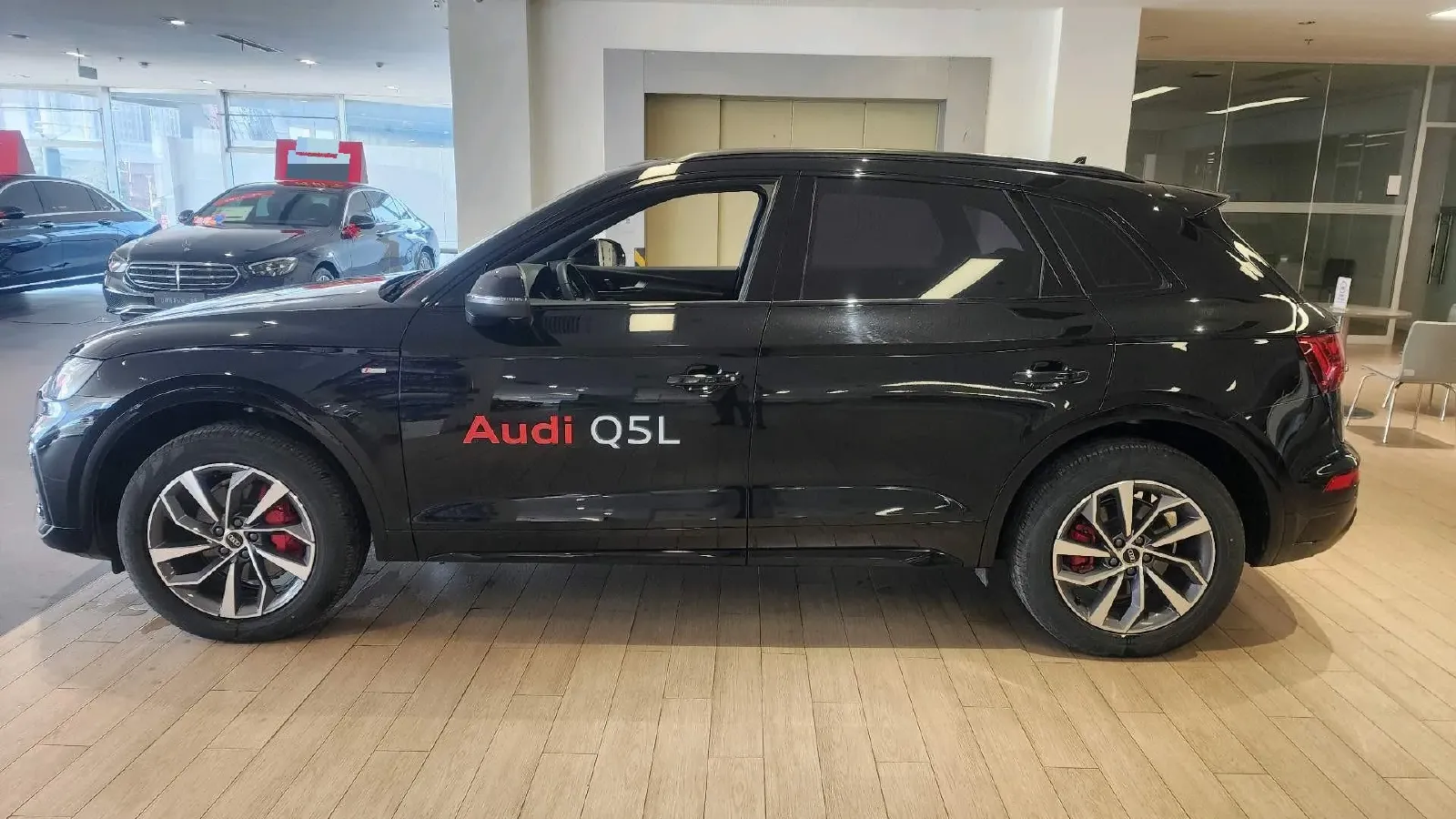 2024 Audi Q5L 2.0T 245HP L4 7DCT,autocango,china used car exporter,china ev exporter,chinese used car exporter,chinese used ev exporter
