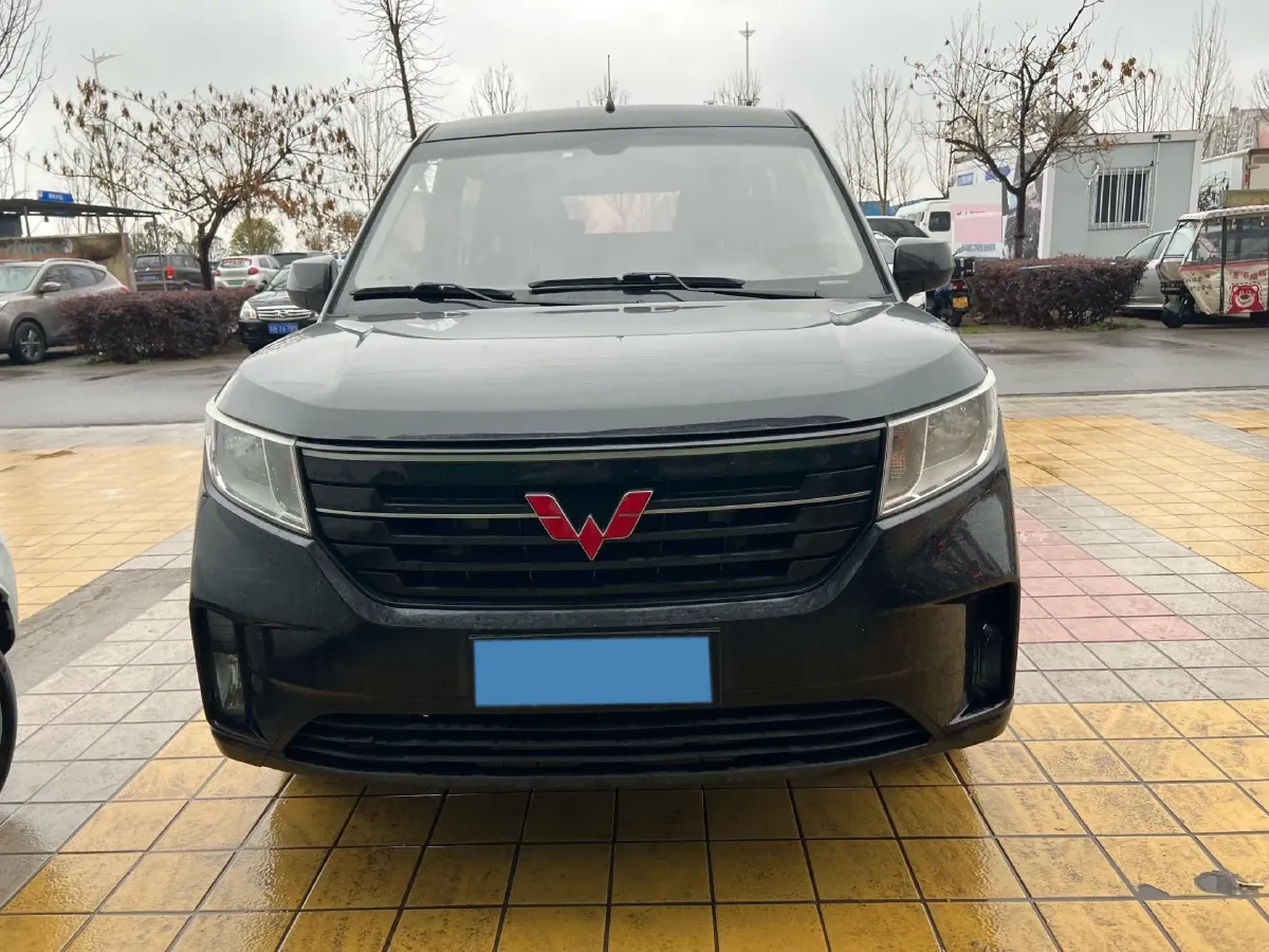 2020 BaoJun RC-5 1.5L 99HP L4 6MT,autocango,china used car exporter,china ev exporter,chinese used car exporter,chinese used ev exporter