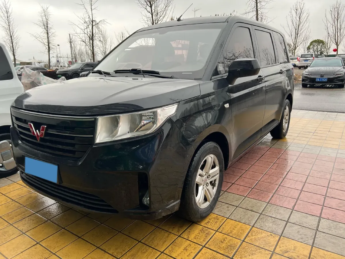 2020 BaoJun RC-5 1.5L 99HP L4 6MT,autocango,china used car exporter,china ev exporter,chinese used car exporter,chinese used ev exporter
