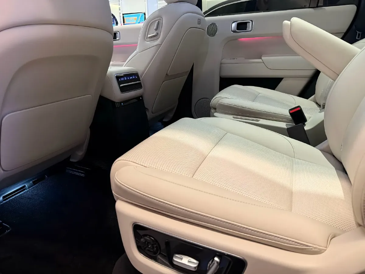 2023 Li L9 Range Extended 154HP REEV 42.6KWH,autocango,china used car exporter,china ev exporter,chinese used car exporter,chinese used ev exporter