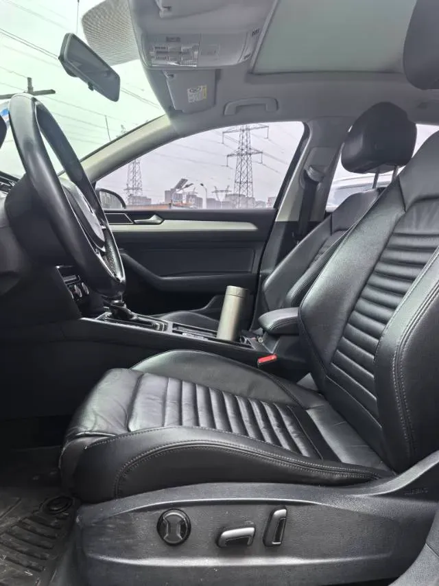 2018 Volkswagen Magotan 1.8T 180HP L4 7DCT,autocango,china used car exporter,china ev exporter,chinese used car exporter,chinese used ev exporter