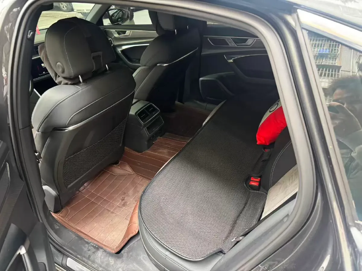 2022 Audi A6L 2.0T 190HP L4 7DCT,autocango,china used car exporter,china ev exporter,chinese used car exporter,chinese used ev exporter