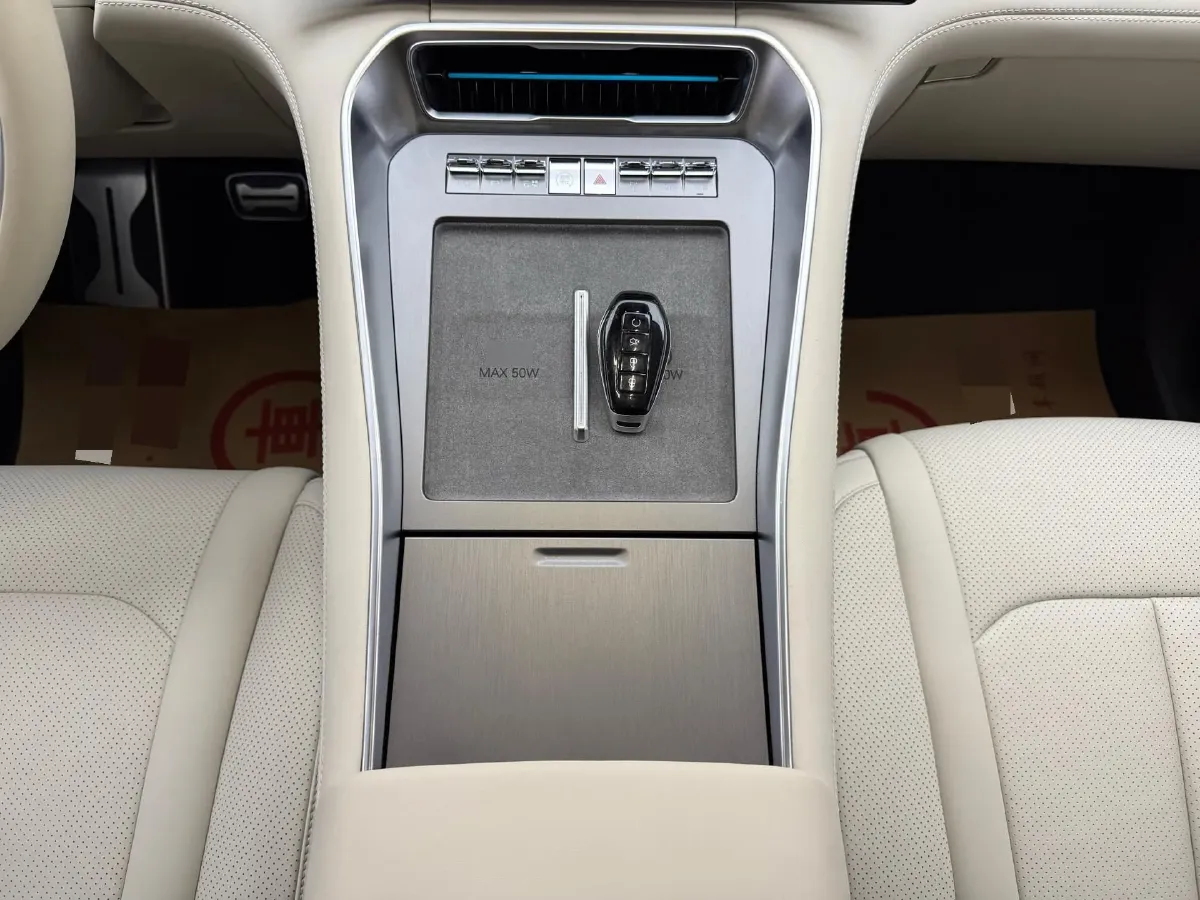 2025 Denza DenzaN9 2.0T 207HP L4 E-CVT PHEV,autocango,china used car exporter,china ev exporter,chinese used car exporter,chinese used ev exporter