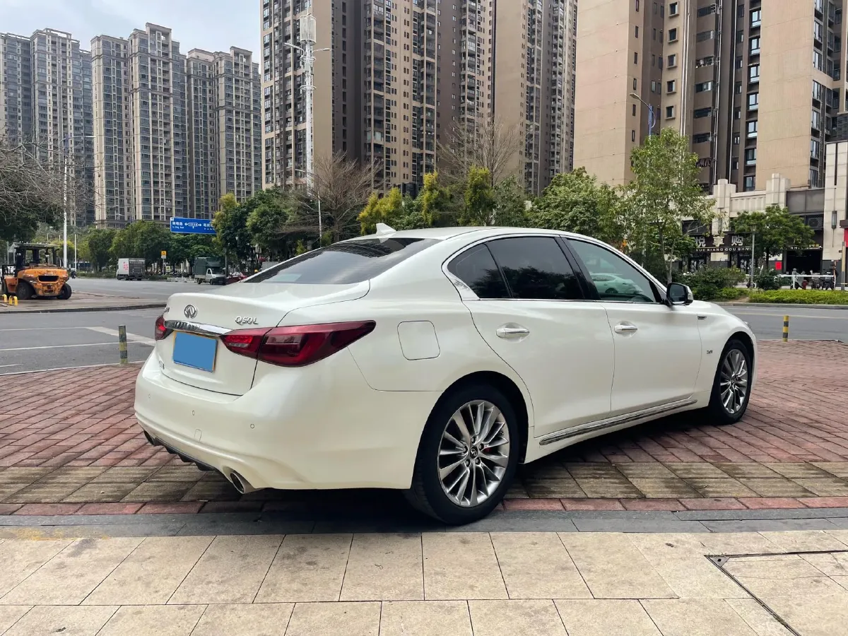 2018 Jeep Grand Commander 2.0T 265HP L4 9AT,autocango,china used car exporter,china ev exporter,chinese used car exporter,chinese used ev exporter