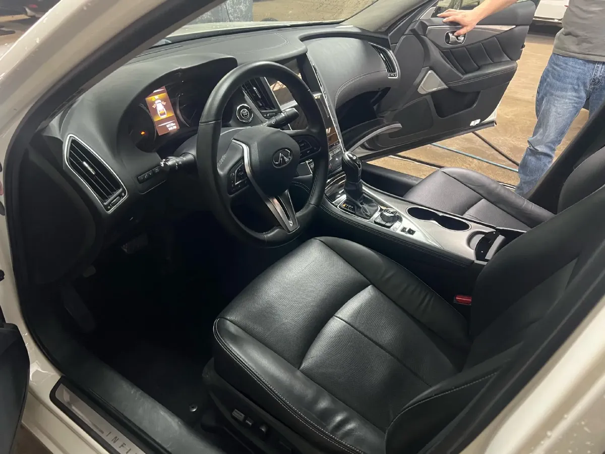 2018 Jeep Grand Commander 2.0T 265HP L4 9AT,autocango,china used car exporter,china ev exporter,chinese used car exporter,chinese used ev exporter