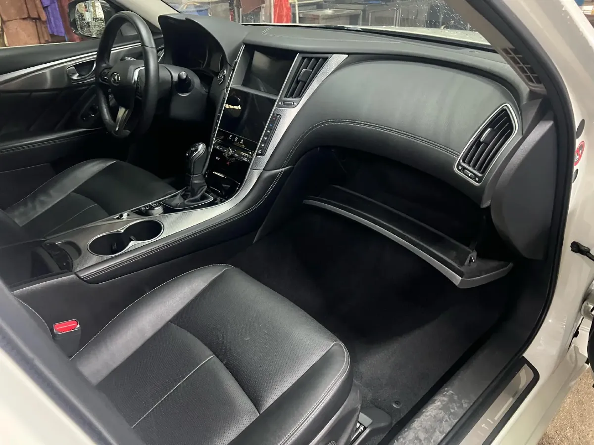 2018 Jeep Grand Commander 2.0T 265HP L4 9AT,autocango,china used car exporter,china ev exporter,chinese used car exporter,chinese used ev exporter