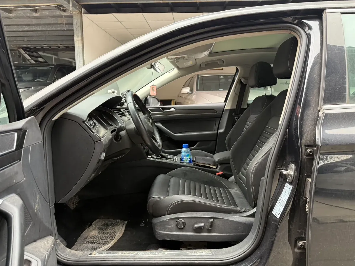 2020 Volkswagen Magotan 2.0T 186HP L4 7DCT,autocango,china used car exporter,china ev exporter,chinese used car exporter,chinese used ev exporter