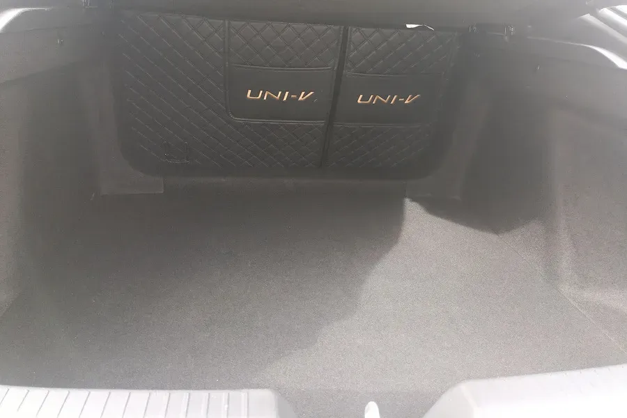 2022 ChangAn UNI-V 1.5T 188HP L4 7DCT,autocango,china used car exporter,china ev exporter,chinese used car exporter,chinese used ev exporter