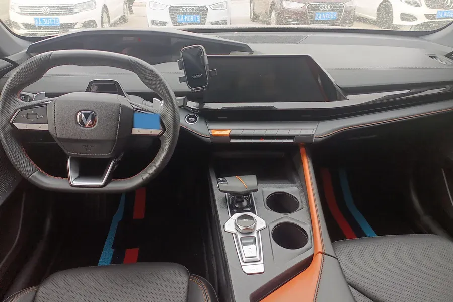 2022 ChangAn UNI-V 1.5T 188HP L4 7DCT,autocango,china used car exporter,china ev exporter,chinese used car exporter,chinese used ev exporter