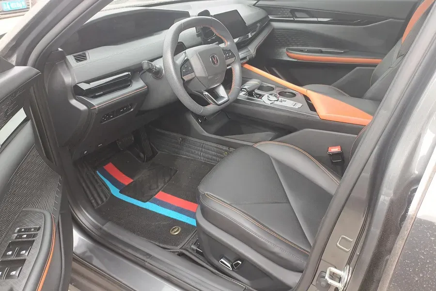 2022 ChangAn UNI-V 1.5T 188HP L4 7DCT,autocango,china used car exporter,china ev exporter,chinese used car exporter,chinese used ev exporter