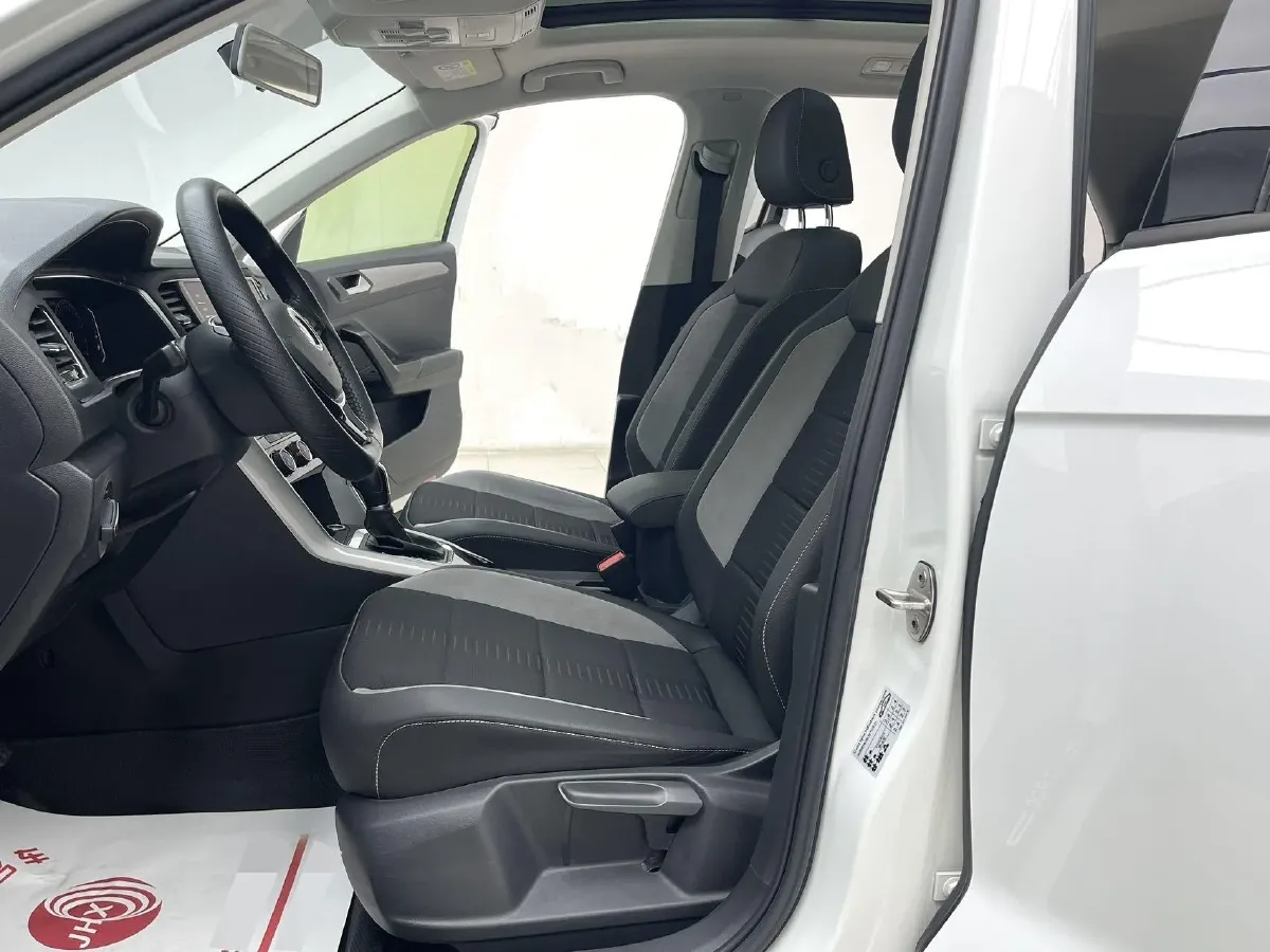 2022 Volkswagen T-Roc 1.4T 150HP L4 7DCT,autocango,china used car exporter,china ev exporter,chinese used car exporter,chinese used ev exporter