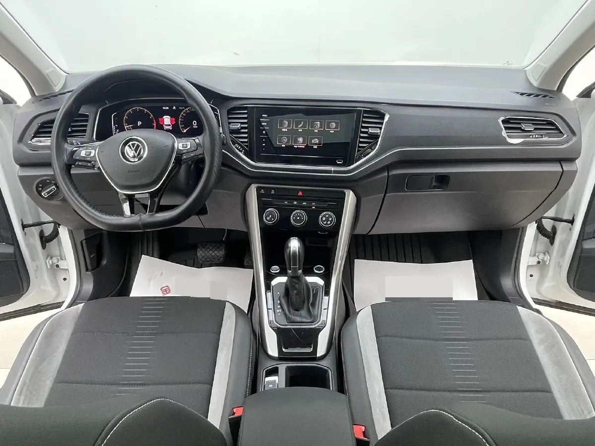 2022 Volkswagen T-Roc 1.4T 150HP L4 7DCT,autocango,china used car exporter,china ev exporter,chinese used car exporter,chinese used ev exporter