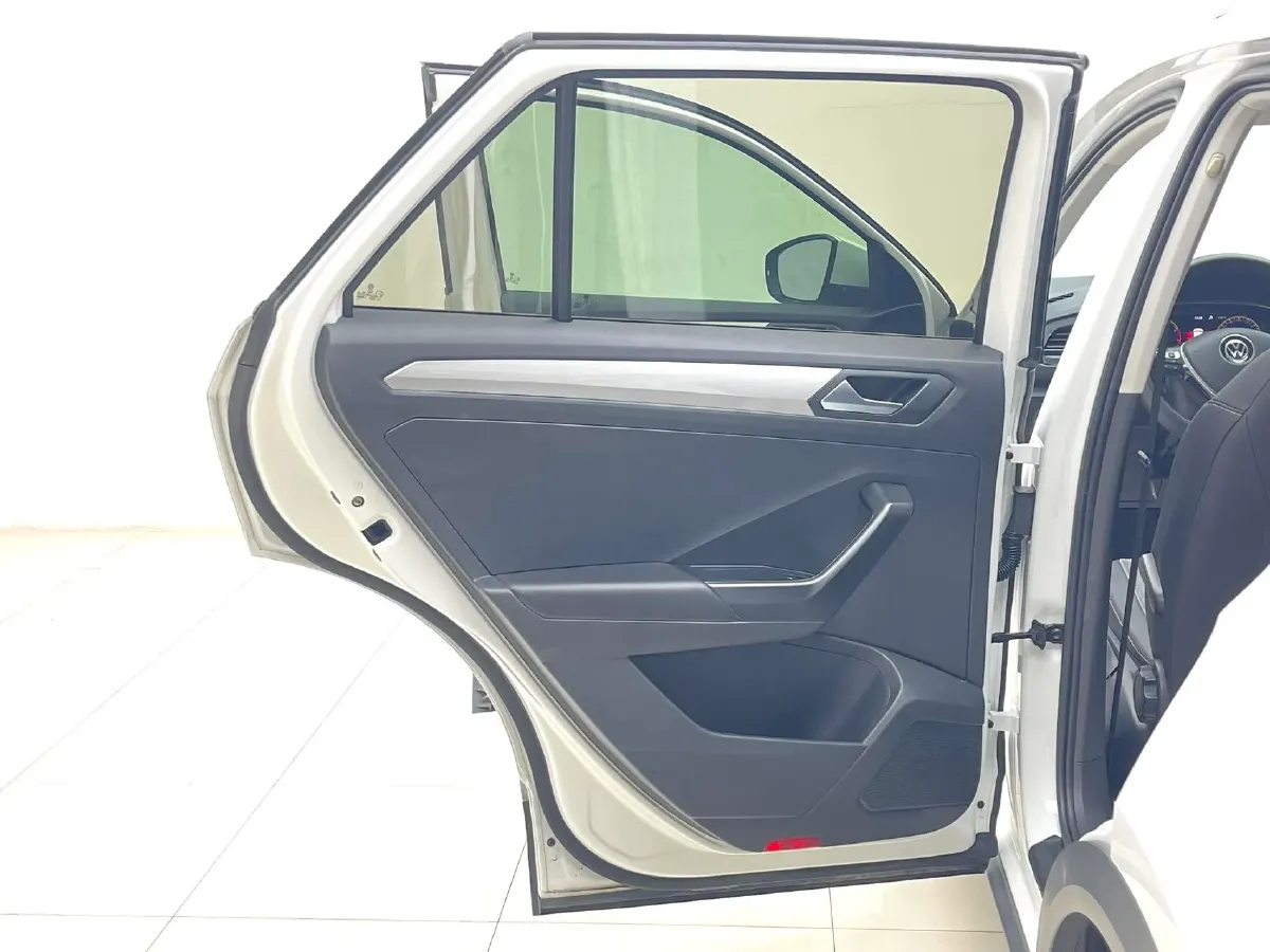 2022 Volkswagen T-Roc 1.4T 150HP L4 7DCT,autocango,china used car exporter,china ev exporter,chinese used car exporter,chinese used ev exporter