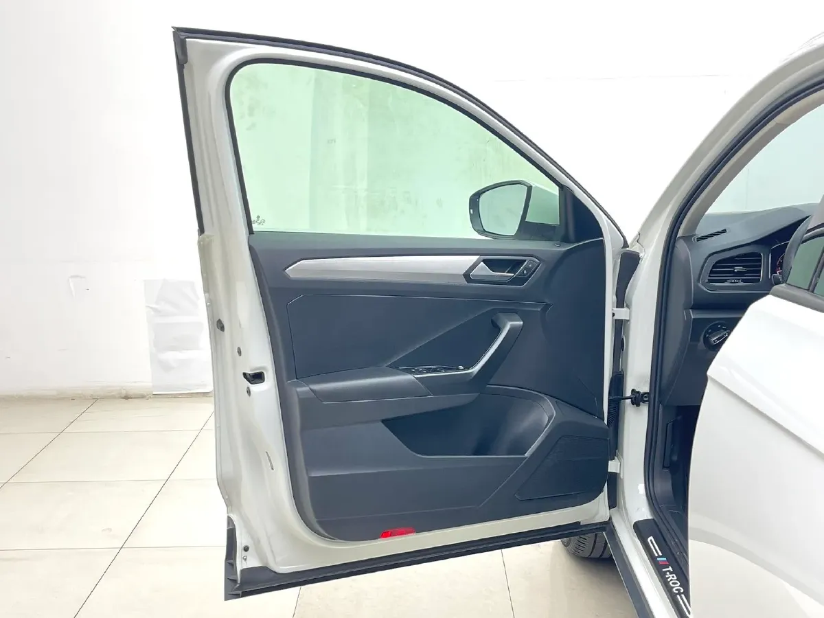 2022 Volkswagen T-Roc 1.4T 150HP L4 7DCT,autocango,china used car exporter,china ev exporter,chinese used car exporter,chinese used ev exporter