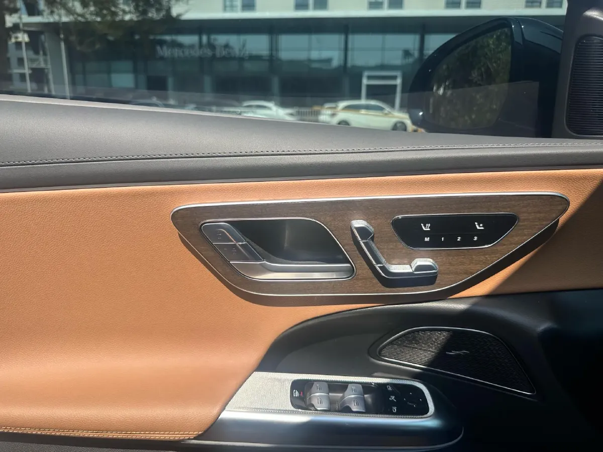 2024 Mercedes-Benz E Class 2.0T 204HP L4 9AT PHEV 25.4KWH,autocango,china used car exporter,china ev exporter,chinese used car exporter,chinese used ev exporter