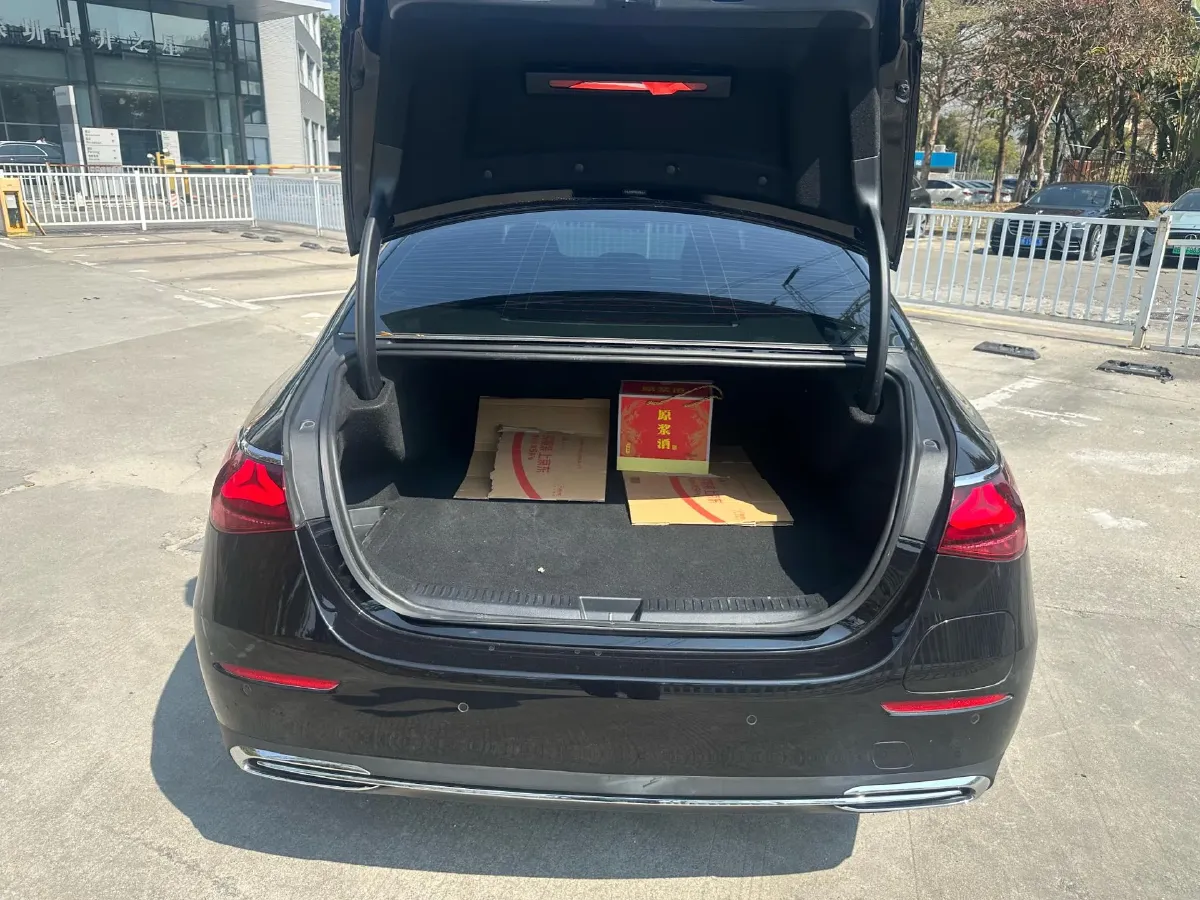 2024 Mercedes-Benz E Class 2.0T 204HP L4 9AT PHEV 25.4KWH,autocango,china used car exporter,china ev exporter,chinese used car exporter,chinese used ev exporter