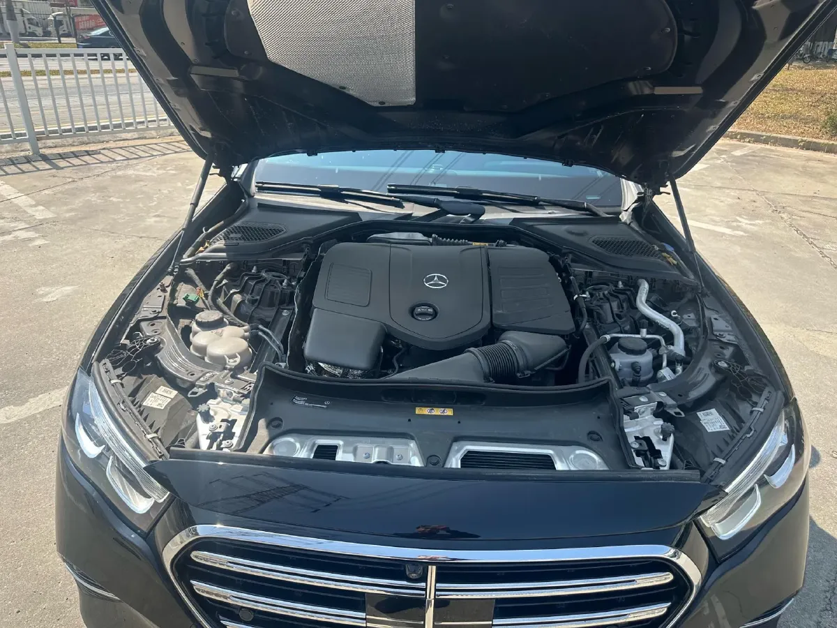 2024 Mercedes-Benz E Class 2.0T 204HP L4 9AT PHEV 25.4KWH,autocango,china used car exporter,china ev exporter,chinese used car exporter,chinese used ev exporter