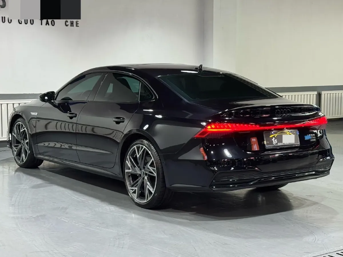2024 Audi A7L 2.0T 245HP L4 7DCT,autocango,china used car exporter,china ev exporter,chinese used car exporter,chinese used ev exporter