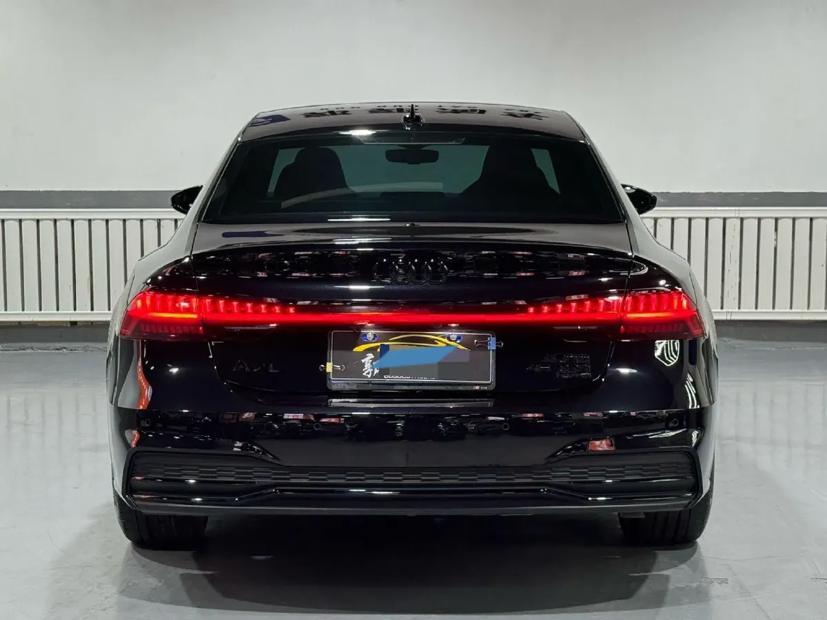 2024 Audi A7L 2.0T 245HP L4 7DCT,autocango,china used car exporter,china ev exporter,chinese used car exporter,chinese used ev exporter