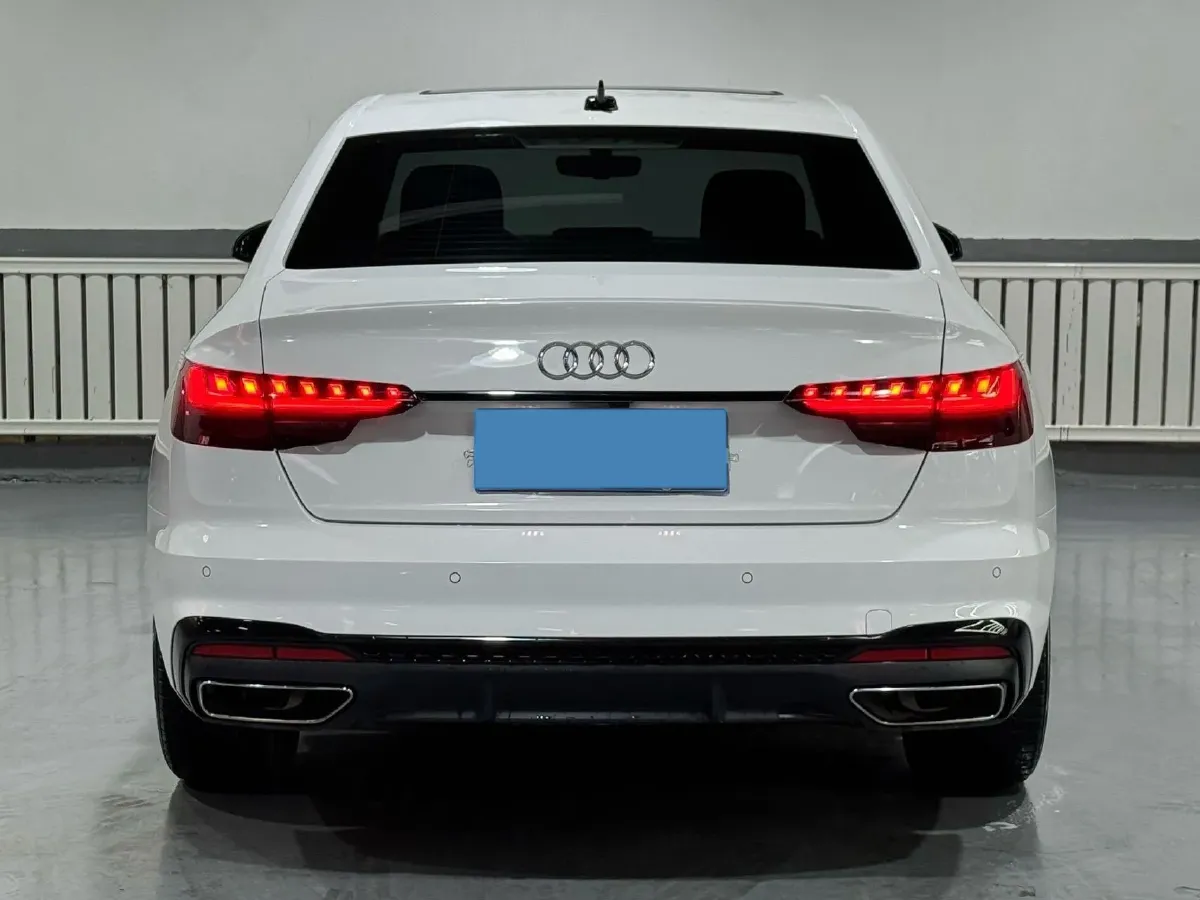 2022 Audi A4L 2.0T 190HP L4 7DCT,autocango,china used car exporter,china ev exporter,chinese used car exporter,chinese used ev exporter