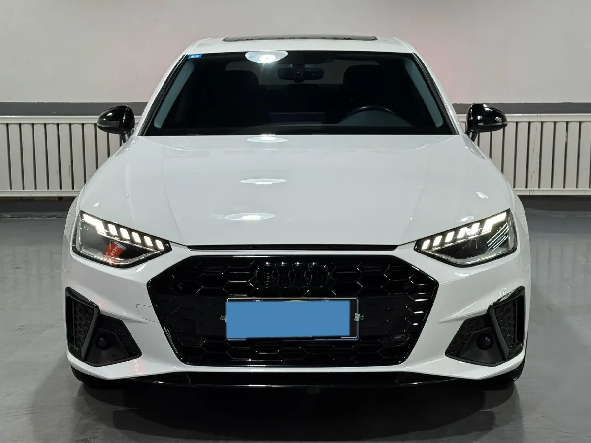 2022 Audi A4L 2.0T 190HP L4 7DCT,autocango,china used car exporter,china ev exporter,chinese used car exporter,chinese used ev exporter