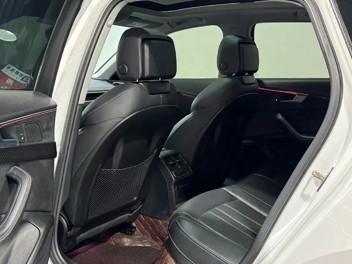 2022 Audi A4L 2.0T 190HP L4 7DCT,autocango,china used car exporter,china ev exporter,chinese used car exporter,chinese used ev exporter