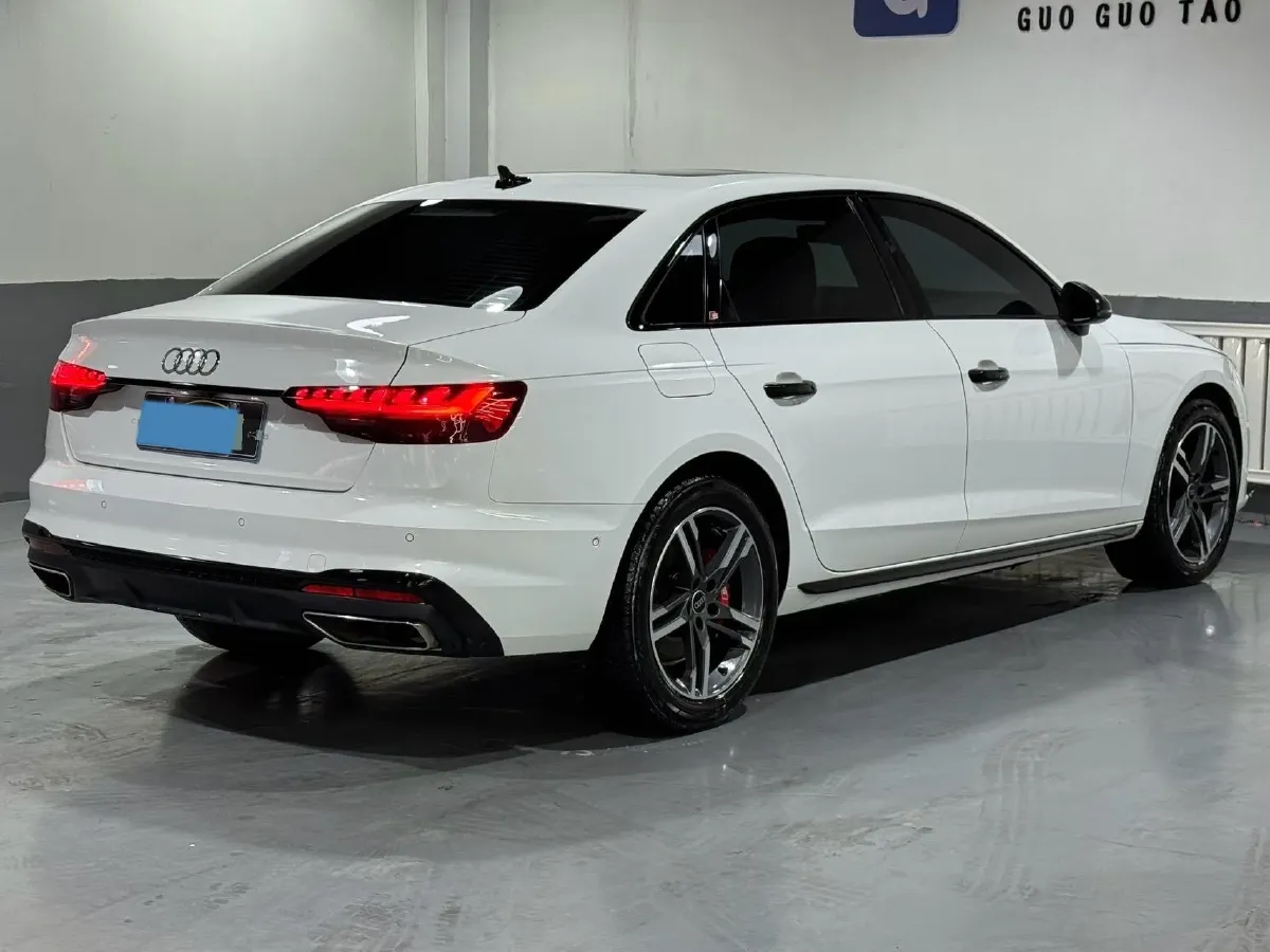 2022 Audi A4L 2.0T 190HP L4 7DCT,autocango,china used car exporter,china ev exporter,chinese used car exporter,chinese used ev exporter