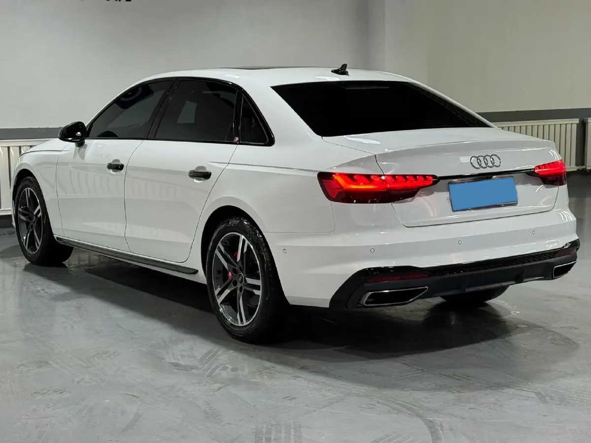 2022 Audi A4L 2.0T 190HP L4 7DCT,autocango,china used car exporter,china ev exporter,chinese used car exporter,chinese used ev exporter