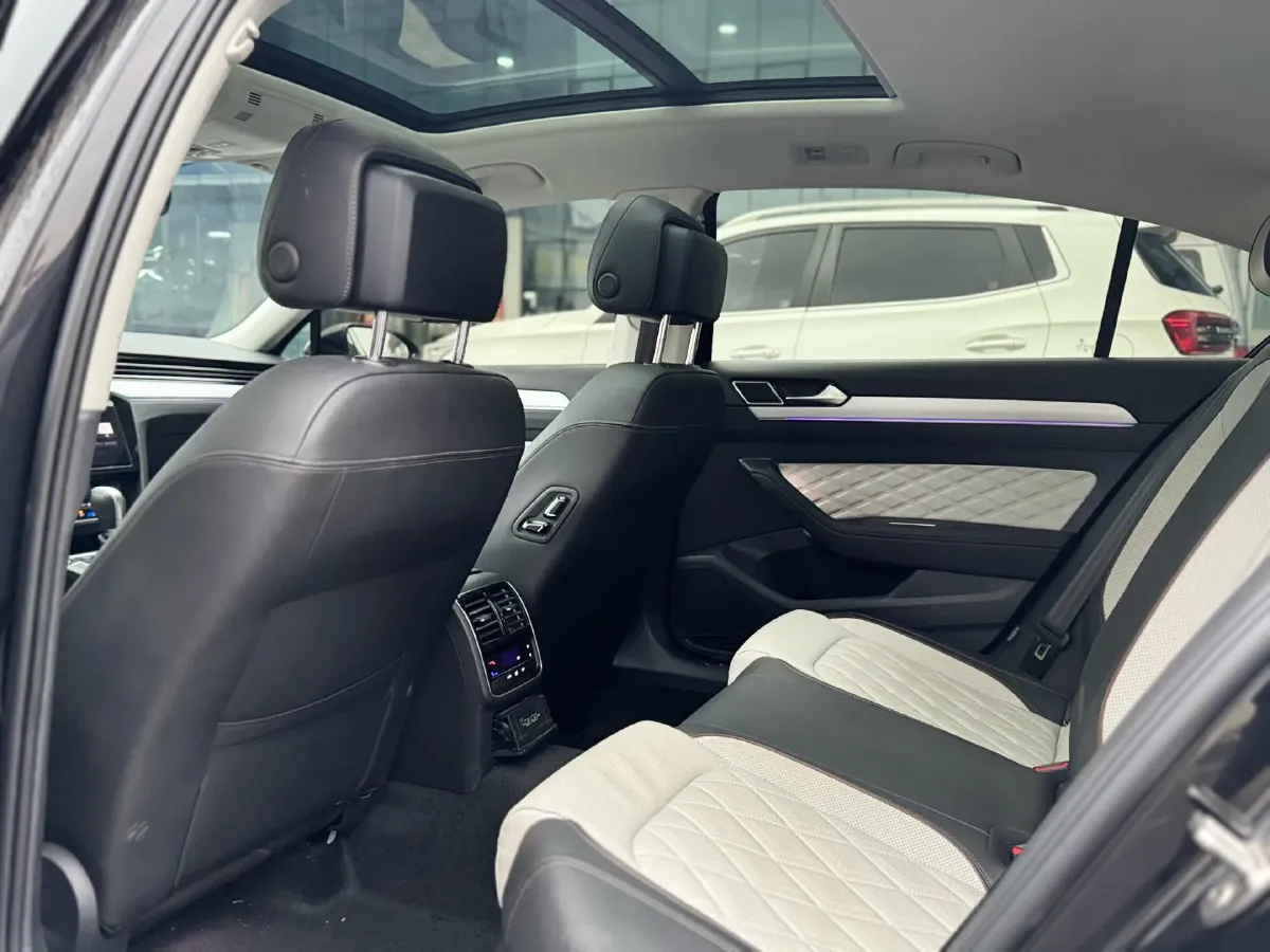 2023 Volkswagen Magotan 2.0T 186HP L4 7DCT,autocango,china used car exporter,china ev exporter,chinese used car exporter,chinese used ev exporter