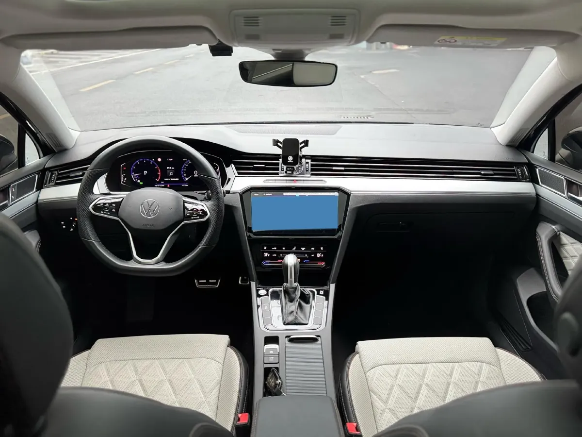 2023 Volkswagen Magotan 2.0T 186HP L4 7DCT,autocango,china used car exporter,china ev exporter,chinese used car exporter,chinese used ev exporter