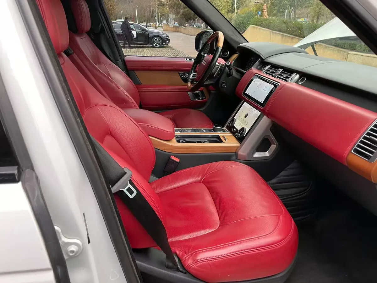 2018 Land Rover Range Rover Evoque 2.0T 241HP L4 9AT,autocango,china used car exporter,china ev exporter,chinese used car exporter,chinese used ev exporter