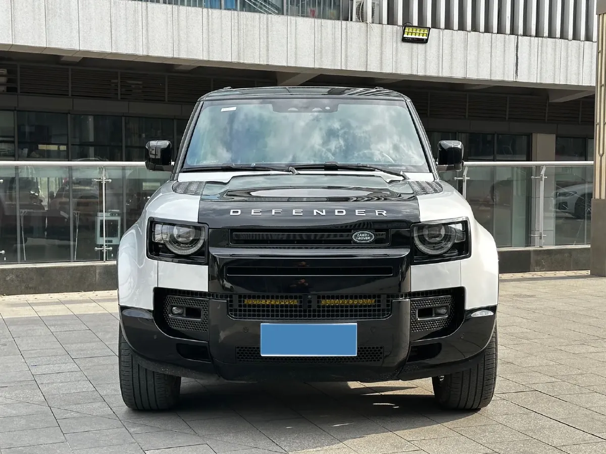 2021 Land Rover Defender 3.0T 400HP L6 8AT,autocango,china used car exporter,china ev exporter,chinese used car exporter,chinese used ev exporter