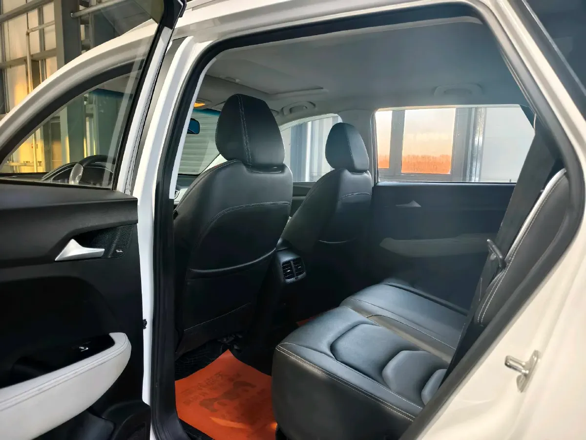 2019 BaoJun 530 1.5T 147HP L4 CVT,autocango,china used car exporter,china ev exporter,chinese used car exporter,chinese used ev exporter