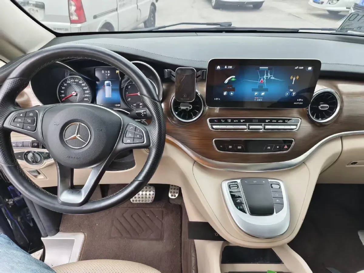 2020 Mercedes-Benz V Class 2.0T 211HP L4 9AT,autocango,china used car exporter,china ev exporter,chinese used car exporter,chinese used ev exporter