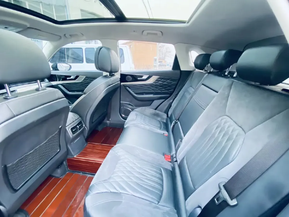 2022 HongQi HS5 2.0T 224HP L4 6AT,autocango,china used car exporter,china ev exporter,chinese used car exporter,chinese used ev exporter