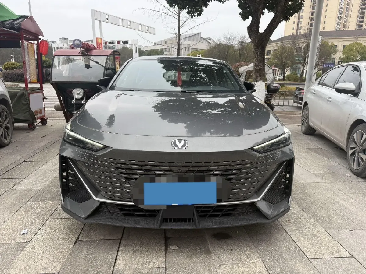 2024 ChangAn UNI-V 1.5T 188HP L4 7DCT,autocango,china used car exporter,china ev exporter,chinese used car exporter,chinese used ev exporter