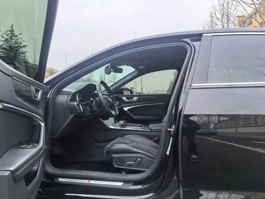 2024 Audi A6L 2.0T 245HP L4 7DCT,autocango,china used car exporter,china ev exporter,chinese used car exporter,chinese used ev exporter