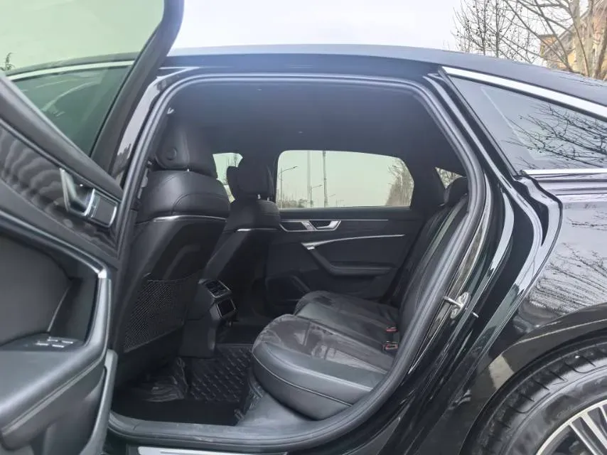 2024 Audi A6L 2.0T 245HP L4 7DCT,autocango,china used car exporter,china ev exporter,chinese used car exporter,chinese used ev exporter