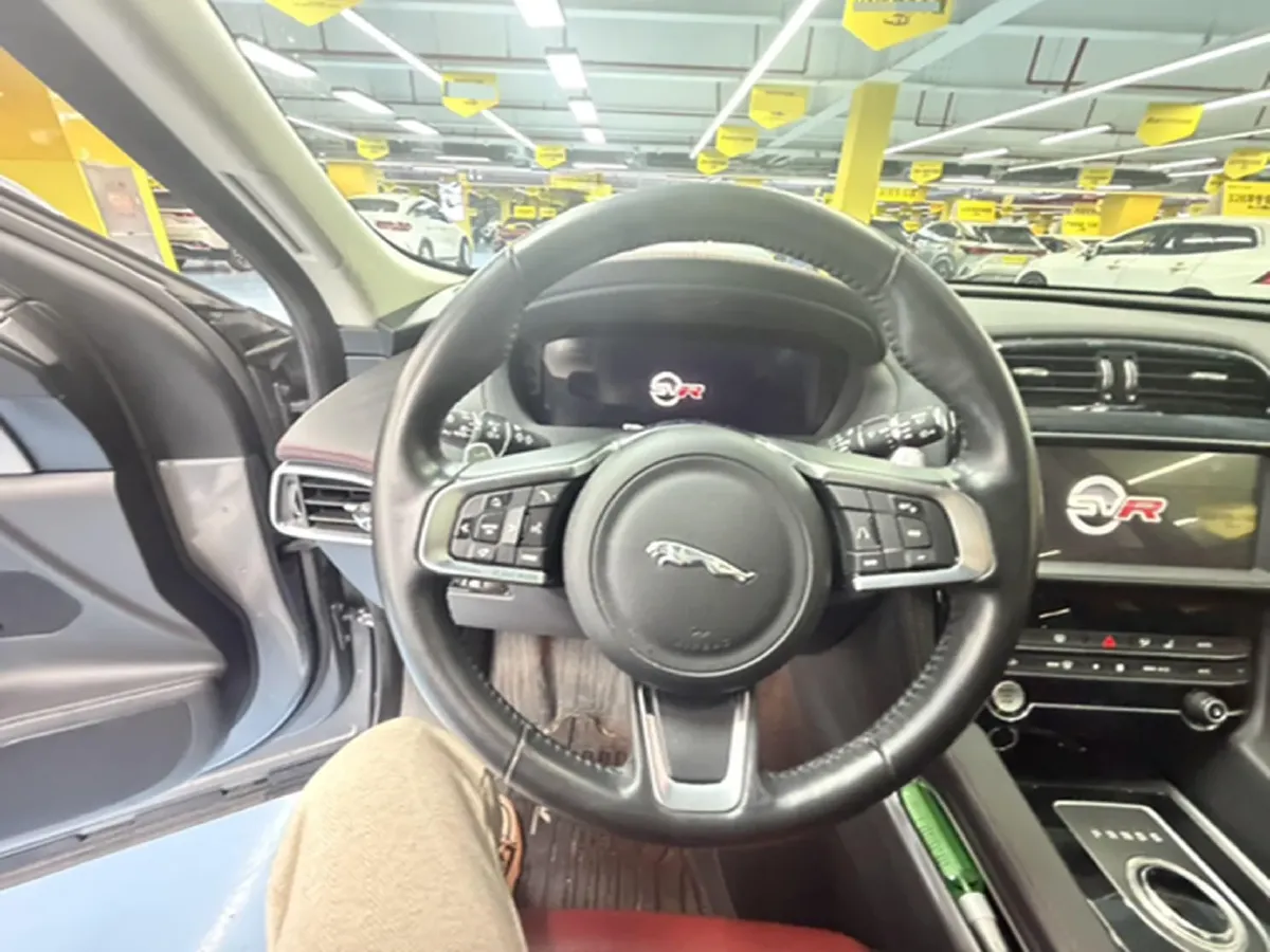 2020 Jaguar F-PACE 2.0T 250HP L4 8AT,autocango,china used car exporter,china ev exporter,chinese used car exporter,chinese used ev exporter