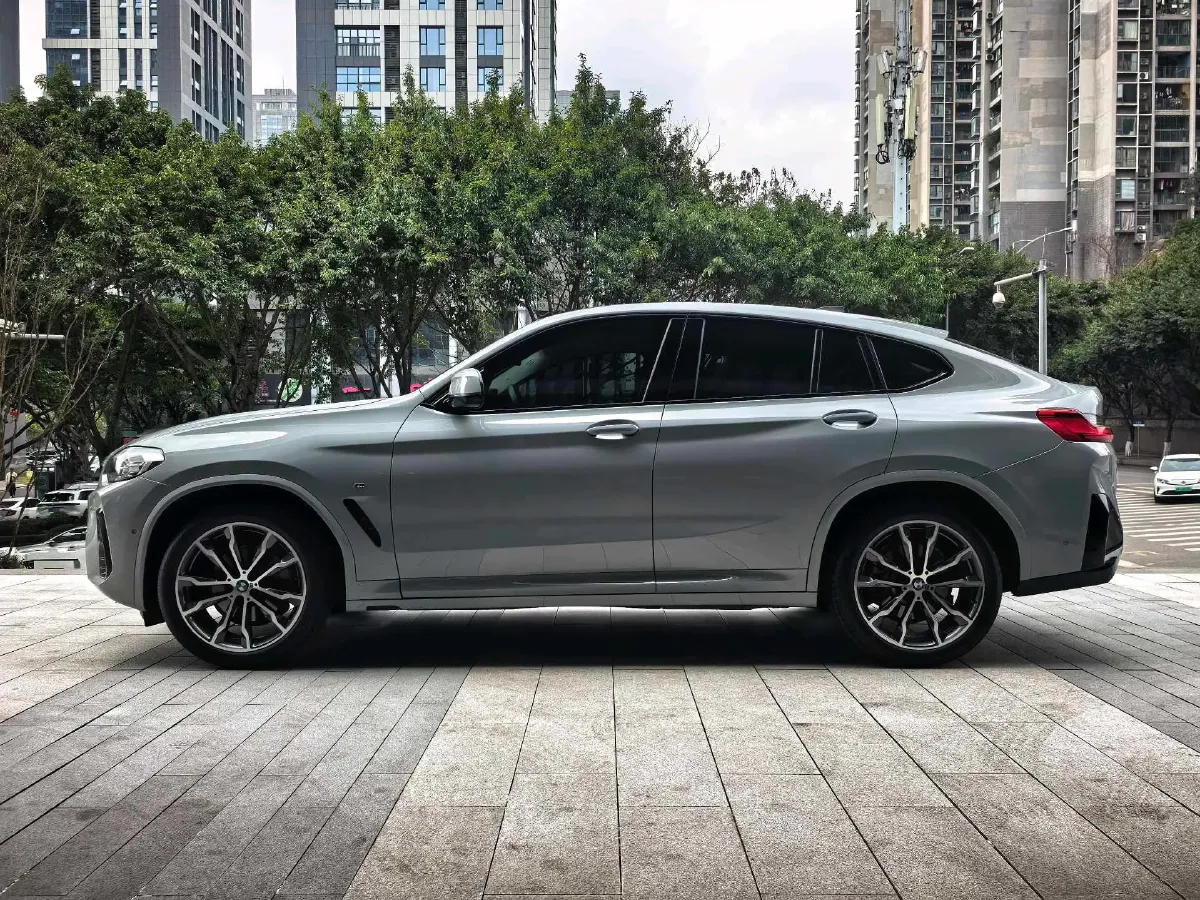 2022 BMW X4 2.0T 245HP L4 8AT,autocango,china used car exporter,china ev exporter,chinese used car exporter,chinese used ev exporter