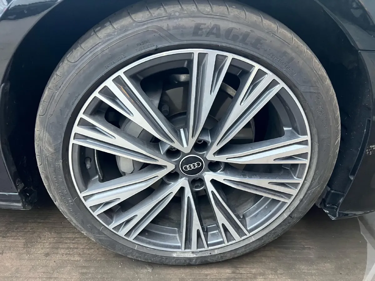 2023 Audi A6L 2.0T 245HP L4 7DCT,autocango,china used car exporter,china ev exporter,chinese used car exporter,chinese used ev exporter