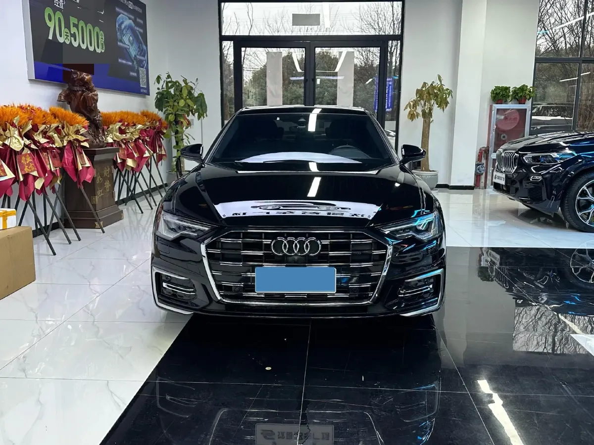 2025 Audi A6L 2.0T 245HP L4 7DCT,autocango,china used car exporter,china ev exporter,chinese used car exporter,chinese used ev exporter