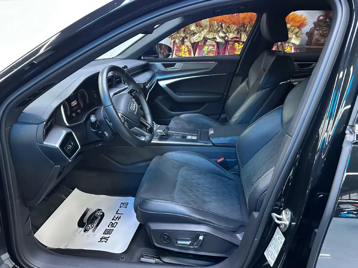 2025 Audi A6L 2.0T 245HP L4 7DCT,autocango,china used car exporter,china ev exporter,chinese used car exporter,chinese used ev exporter