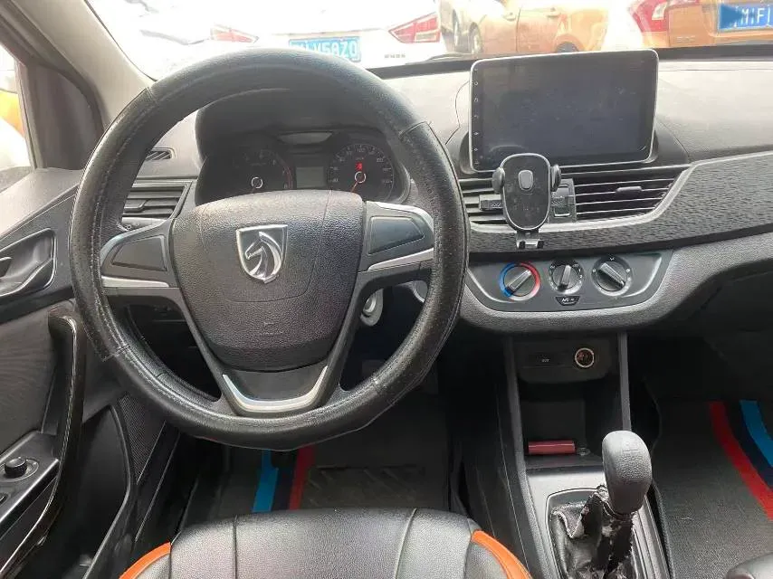 2016 BaoJun 310 1.2L 82HP L4 5MT,autocango,china used car exporter,china ev exporter,chinese used car exporter,chinese used ev exporter