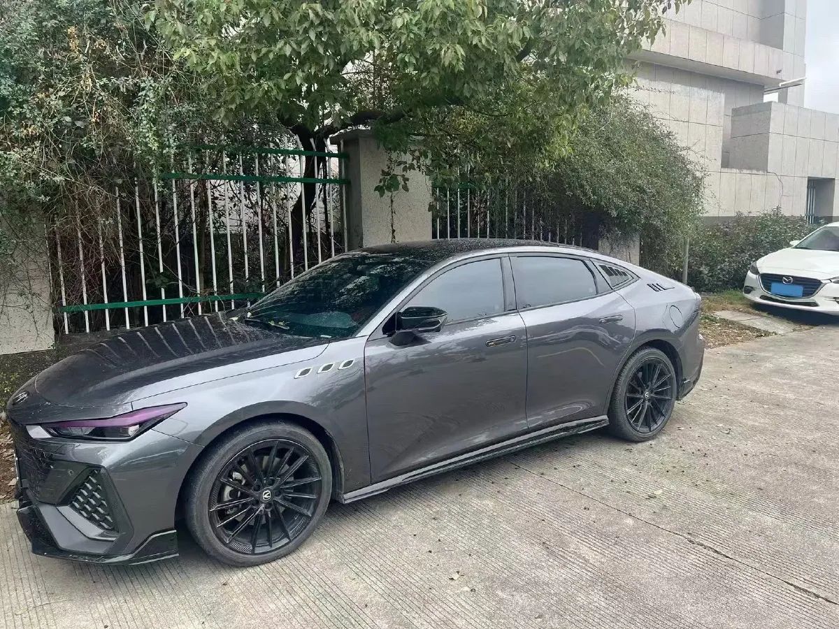 2023 ChangAn UNI-V 2.0T 233HP L4 8AT,autocango,china used car exporter,china ev exporter,chinese used car exporter,chinese used ev exporter