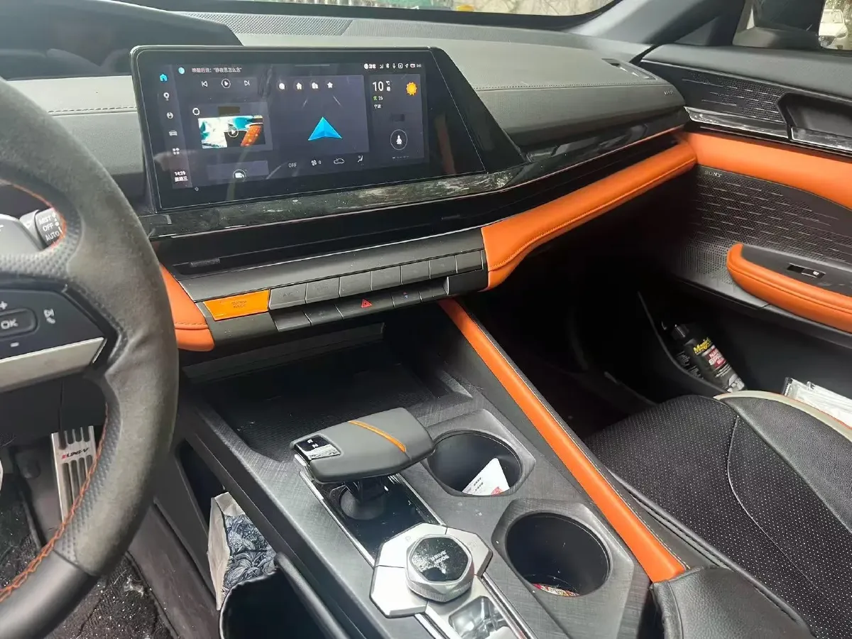 2023 ChangAn UNI-V 2.0T 233HP L4 8AT,autocango,china used car exporter,china ev exporter,chinese used car exporter,chinese used ev exporter