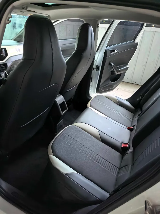 2021 Haval H6 1.5T 169HP L4 7DCT,autocango,china used car exporter,china ev exporter,chinese used car exporter,chinese used ev exporter