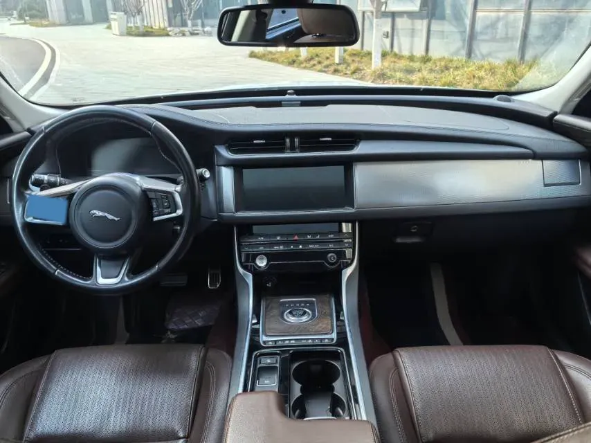 2020 Jaguar XFL 2.0T 250HP L4 8AT,autocango,china used car exporter,china ev exporter,chinese used car exporter,chinese used ev exporter