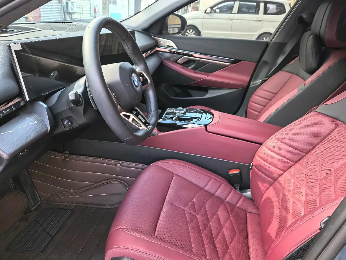 2024 BMW 5 Series 2.0T 258HP L4 8AT,autocango,china used car exporter,china ev exporter,chinese used car exporter,chinese used ev exporter